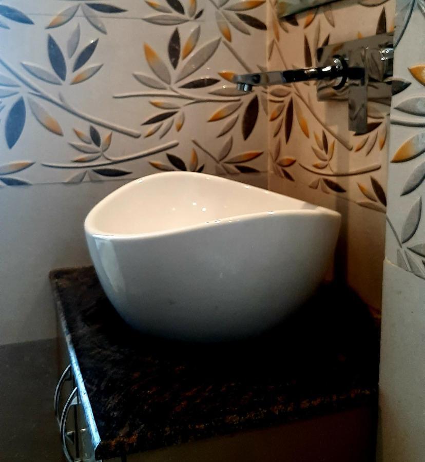 Hotel Hollywood Zirakpur Luaran gambar