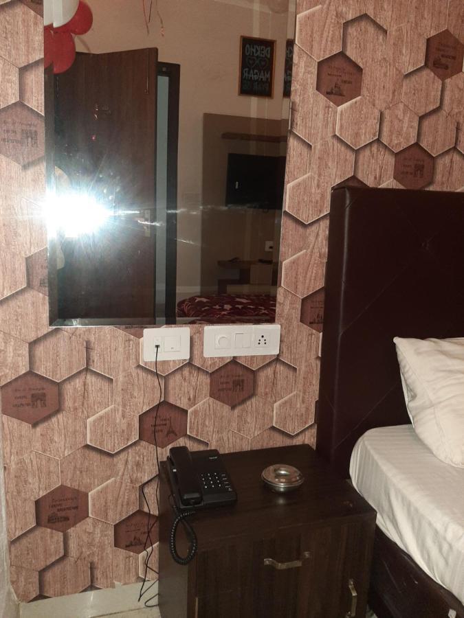 Hotel Hollywood Zirakpur Luaran gambar