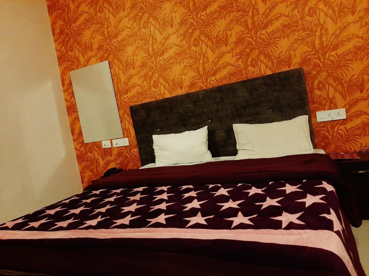 Hotel Hollywood Zirakpur Luaran gambar