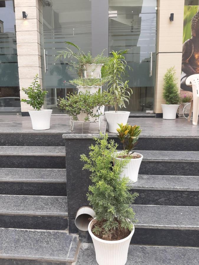 Hotel Hollywood Zirakpur Luaran gambar