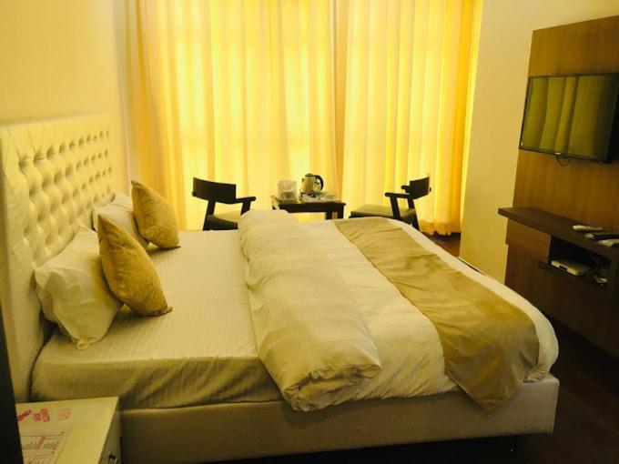 Hotel Hollywood Zirakpur Luaran gambar
