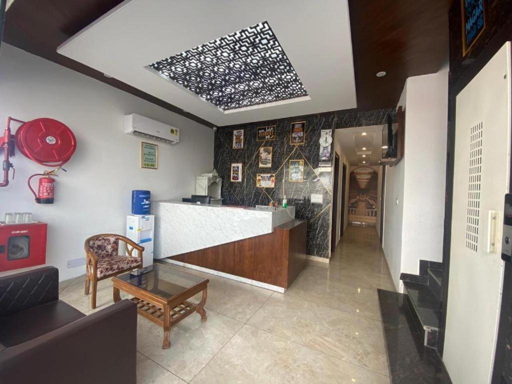 Hotel Hollywood Zirakpur Luaran gambar
